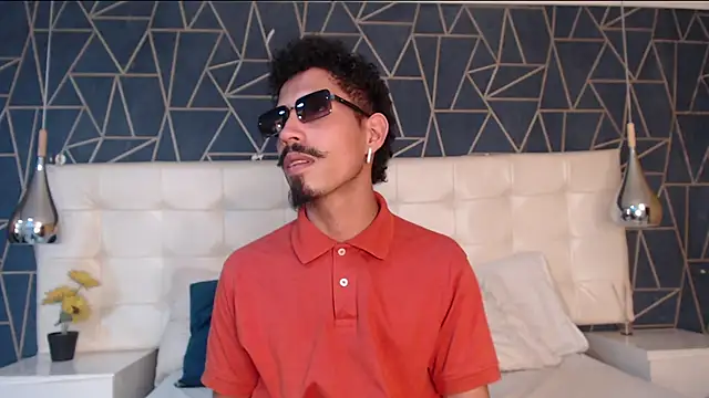 Snapshot of NoaahTylor chatting on 02/16/26, 07:54 NoaahTylor online show from 02/16/26, 07:54