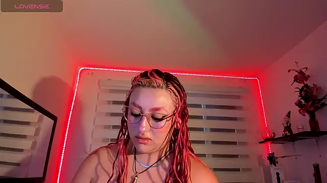Emily Jonesh online show from 04/28/26, 12:21