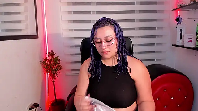Emily Jonesh online show from 06/01/26, 01:02
