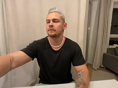 Snapshot of EddyRise- chatting on 02/15/26, 06:15 EddyRise- online show from 02/15/26, 06:15