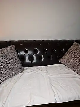 Snapshot of EddyRise- chatting on 02/18/26, 06:15 EddyRise- online show from 02/18/26, 06:15