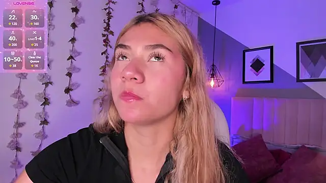 Snapshot of Chris_Velvett chatting on 04/13/26, 06:35 Chris Velvett online show from 04/13/26, 06:35