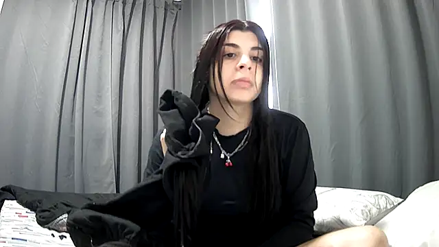 Snapshot of violetazein7 chatting on 04/06/26, 06:42 violetazein7 online show from 04/06/26, 06:42
