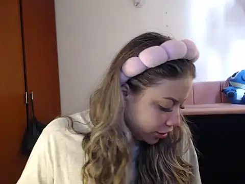 Snapshot of alaina_blesssed chatting on 02/13/26, 06:15 alaina blesssed online show from 02/13/26, 06:15