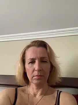 Snapshot of VeltaMur975 chatting on 02/15/26, 09:19 VeltaMur975 online show from 02/15/26, 09:19