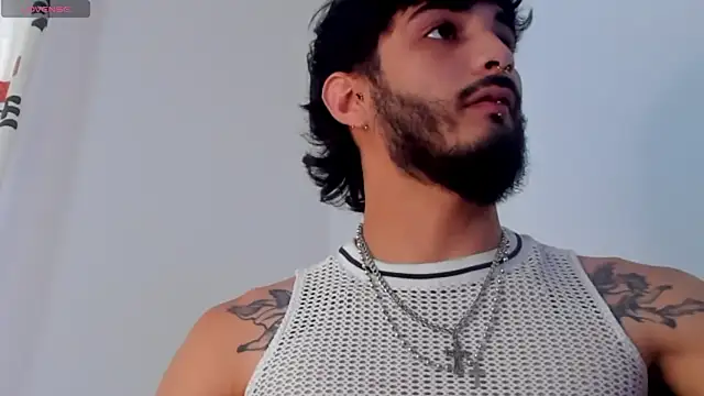 LovexJuxn8 online show from 02/19/26, 07:32