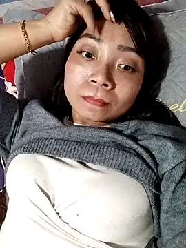 Snapshot of cute-shine chatting on 02/25/26, 05:06 cute-shine online show from 02/25/26, 05:06