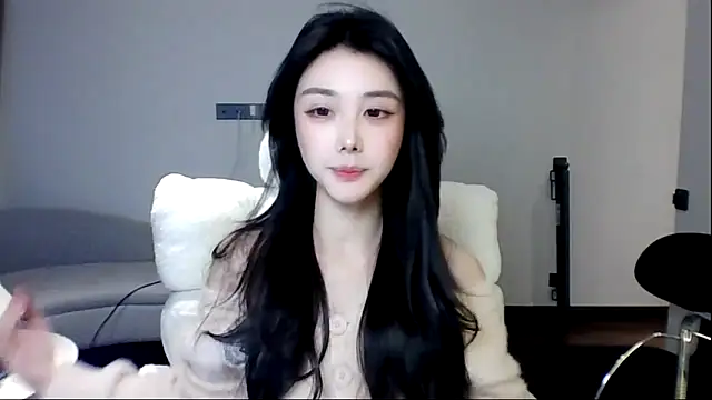 Snapshot of MedeLineayr chatting on 03/04/26, 03:40 MedeLineayr online show from 03/04/26, 03:40