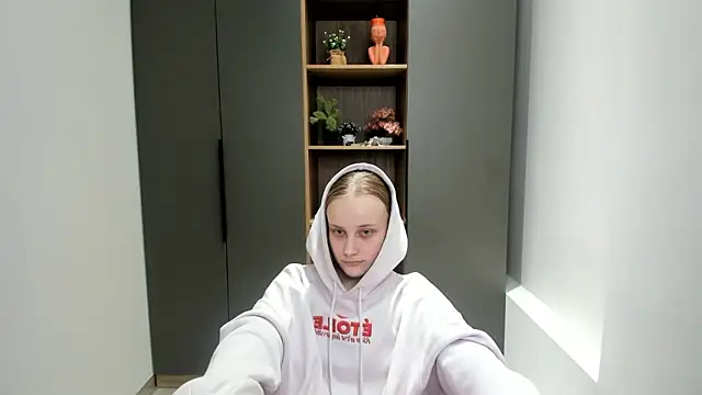 KirstinMcgeady online show from 02/14/26, 08:44