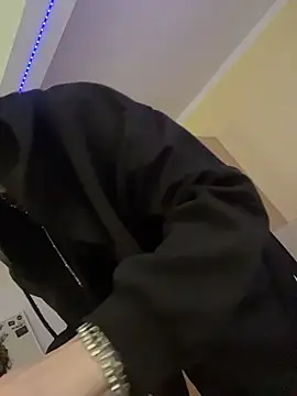 Milli-Kiss online show from 02/18/26, 02:02