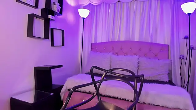 Aurora Ellis  online show from 03/06/26, 12:45