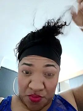 Snapshot of honey-suckle chatting on 02/21/26, 06:14 honey-suckle online show from 02/21/26, 06:14