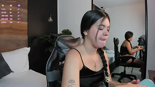 eva swan  online show from 05/14/26, 12:34