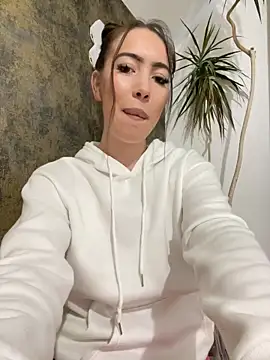 I amSis online show from 04/18/26, 03:38