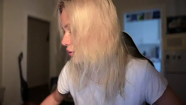 Leylia Lily online show from 03/06/26, 09:39