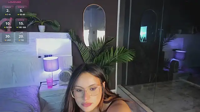 Mia noiir online show from 07/15/26, 03:56