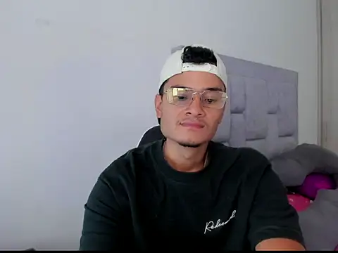 Snapshot of FredericSloan chatting on 02/24/26, 08:51 FredericSloan online show from 02/24/26, 08:51