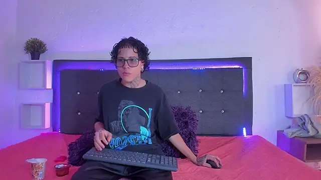 Snapshot of Ale_cuzz chatting on 02/27/26, 03:01 Ale cuzz online show from 02/27/26, 03:01