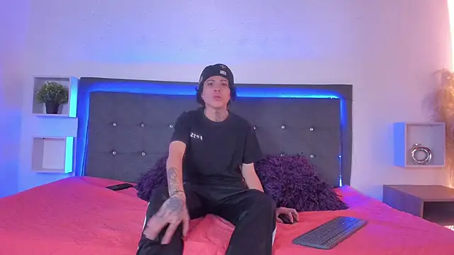 Ale cuzz online show from 03/18/26, 03:04