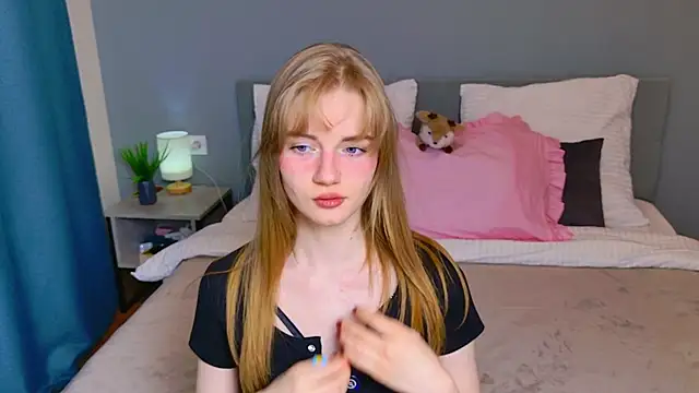 ElfieWhite online show from 04/19/26, 05:56