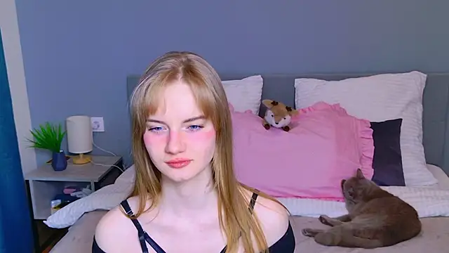 ElfieWhite online show from 04/19/26, 06:10