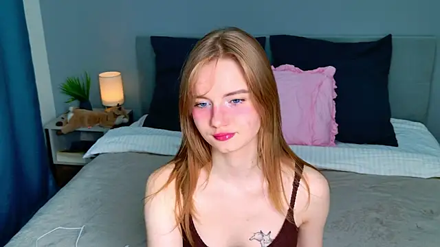 ElfieWhite online show from 05/01/26, 06:12