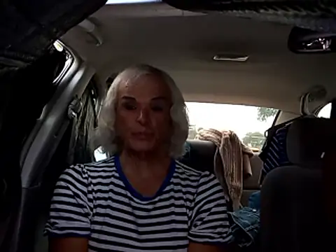 Snapshot of dustbunny64 chatting on 04/10/26, 12:38 dustbunny64 online show from 04/10/26, 12:38