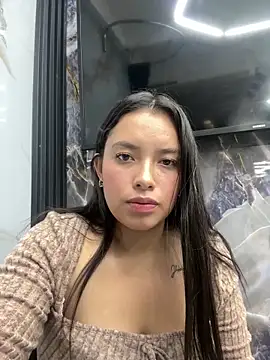 Miss Bella Flame online show from 04/16/26, 07:14