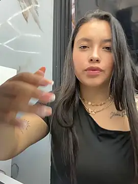 Miss Bella Flame online show from 04/18/26, 06:01