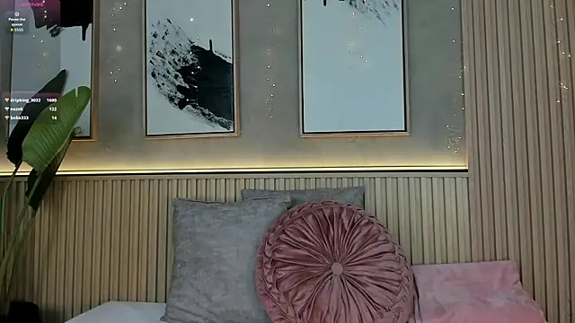 Aurora Cruz online show from 04/06/26, 07:26