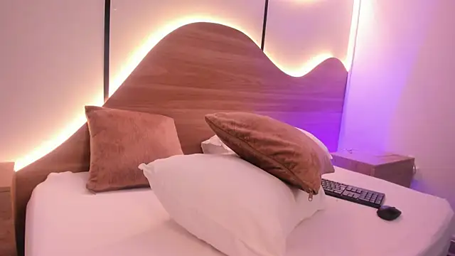 ariadna boneville online show from 04/10/26, 02:39