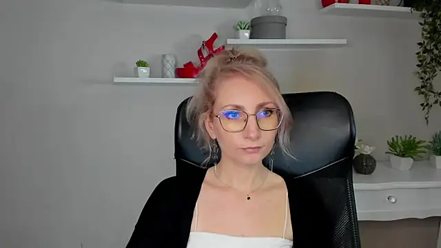 CinderellaMoon online show from 03/12/26, 06:30