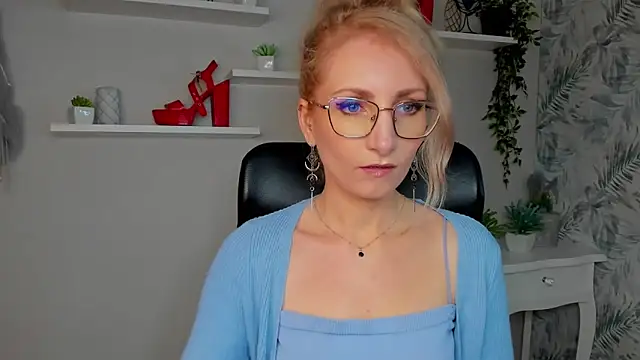 CinderellaMoon online show from 03/17/26, 06:28