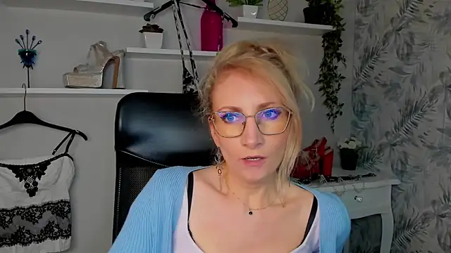 CinderellaMoon online show from 03/20/26, 06:29