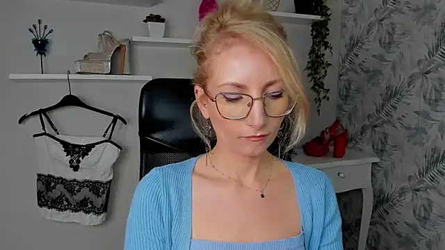 CinderellaMoon online show from 03/26/26, 06:30