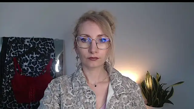 CinderellaMoon online show from 04/07/26, 05:30