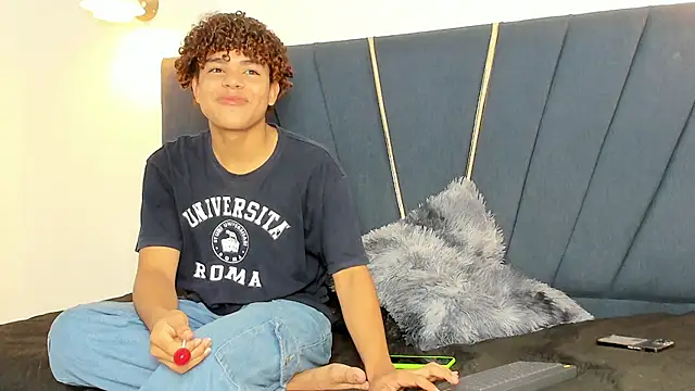 Snapshot of kleiver_cum18 chatting on 02/17/26, 01:07 kleiver cum18 online show from 02/17/26, 01:07