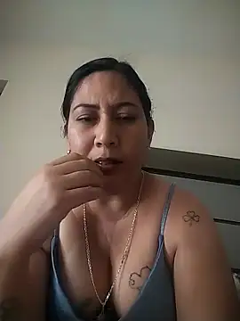 Snapshot of Arely_Sweet chatting on 02/15/26, 08:05 Arely Sweet online show from 02/15/26, 08:05