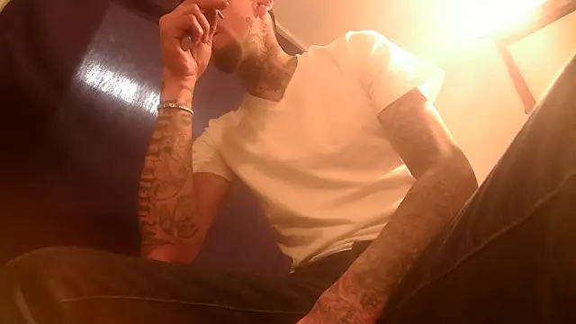 likeemilk online show from 04/01/26, 07:00