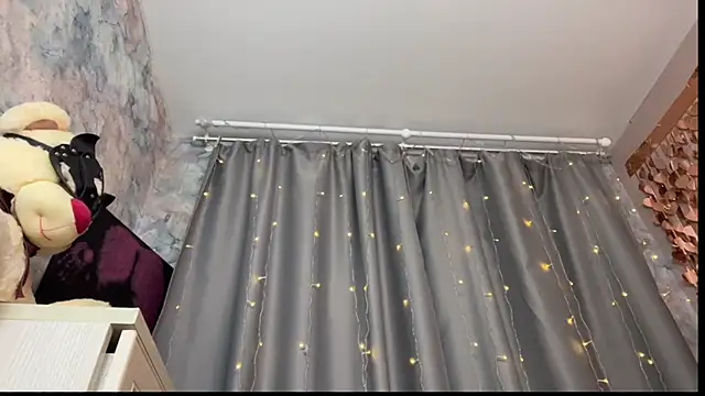 Snapshot of riierra chatting on 04/06/26, 07:09 riierra online show from 04/06/26, 07:09