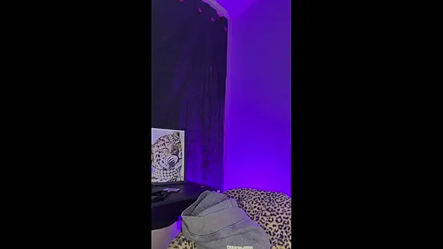 Snapshot of prince_oliverr chatting on 04/06/26, 05:58 prince oliverr online show from 04/06/26, 05:58