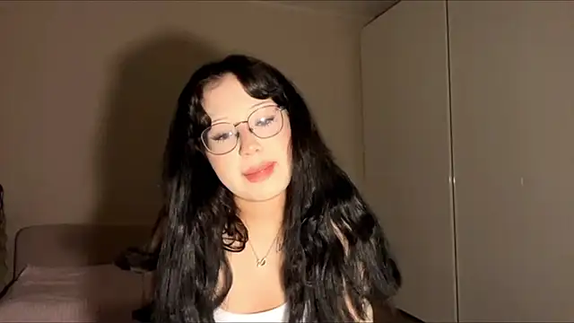 Snapshot of KateGlowee chatting on 02/21/26, 03:02 KateGlowee online show from 02/21/26, 03:02