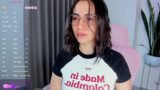 Snapshot of sara_ospina22 chatting on 04/01/26, 12:06 sara ospina22 online show from 04/01/26, 12:06