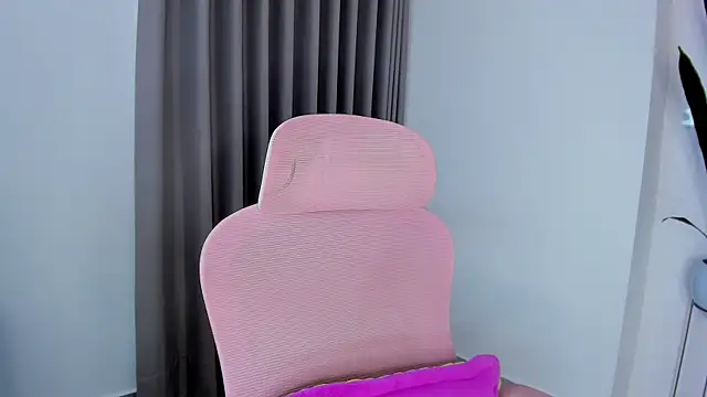 Snapshot of sara_ospina22 chatting on 04/01/26, 01:52 sara ospina22 online show from 04/01/26, 01:52