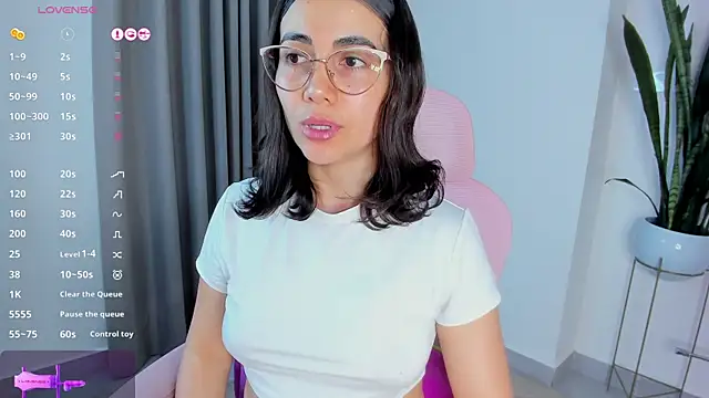 Snapshot of sara_ospina22 chatting on 04/07/26, 06:30 sara ospina22 online show from 04/07/26, 06:30