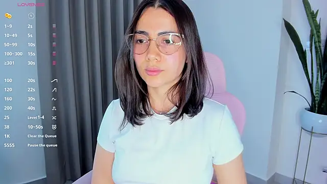 Snapshot of sara_ospina22 chatting on 04/16/26, 02:40 sara ospina22 online show from 04/16/26, 02:40