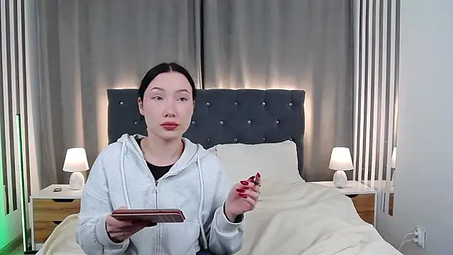 VikkyVonn online show from 03/19/26, 12:09