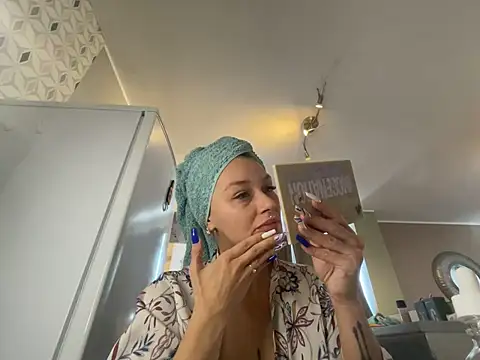 FoxyValentine online show from 05/23/26, 10:41