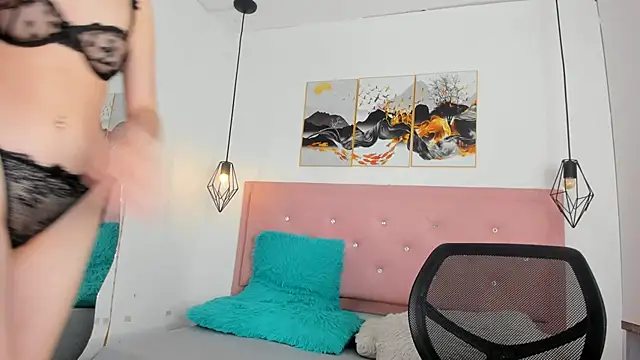 Snapshot of kiara__white1 chatting on 02/18/26, 10:06 kiara white1 online show from 02/18/26, 10:06