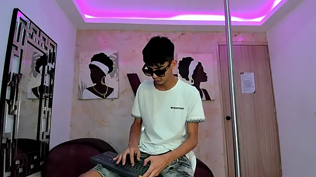 KITTY BOSH online show from 02/24/26, 01:20